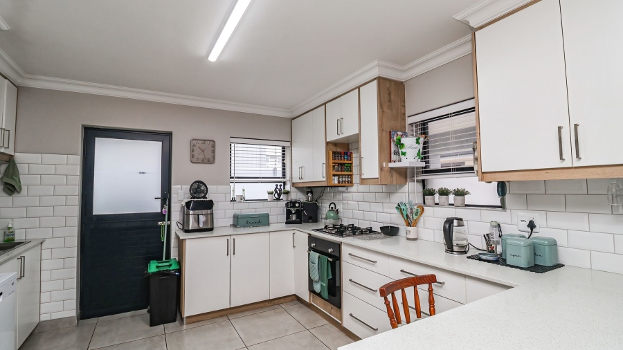 3 Bedroom Property for Sale in Dana Bay Western Cape